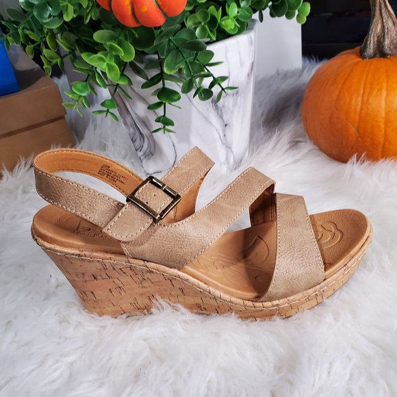 Women's Tan Wedge Sandals - Picture 5 of 8